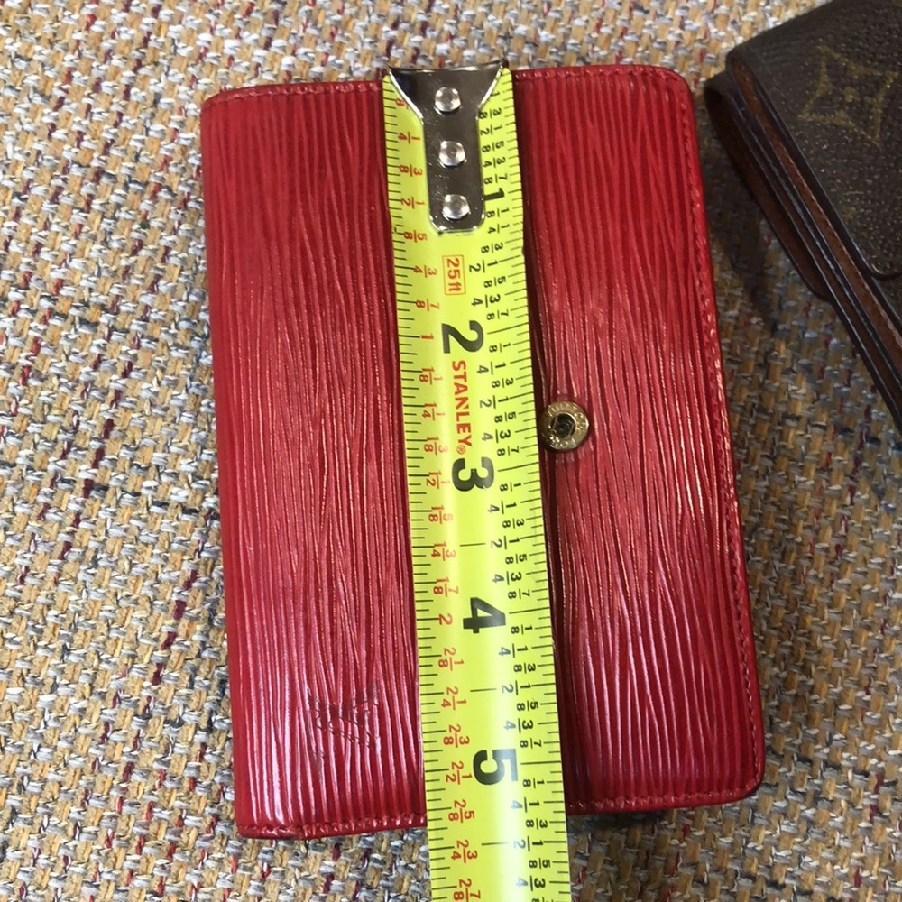 LOUIS VUITTON Red EPI Porte Monnaie Viennois Bifold Kisslock Wallet Authentic - Picture 16 of 17